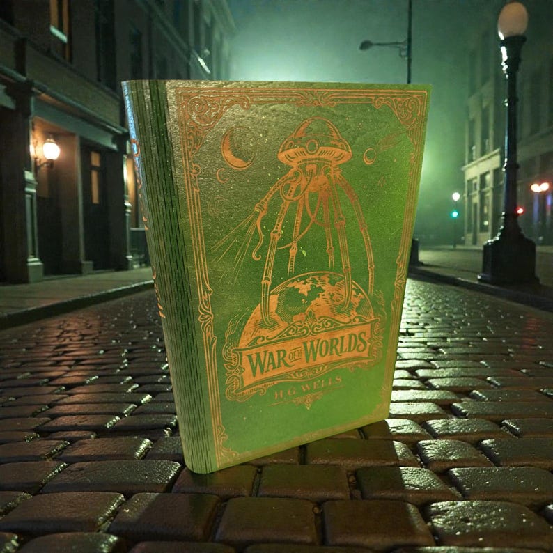 War of the Worlds Book-Shaped Keepsake Box, Personalised Wooden Literary Gift — photograph 1